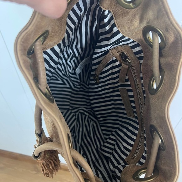 Clhei Prado Bucket Bag in Gold Metallic Leather - Picture 8 of 9